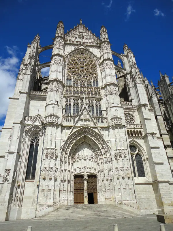 la façade de la cathédrale de Beauvais