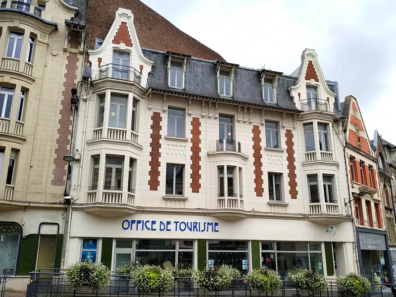 L'office du tourisme, dans un bâtiment Art déco
