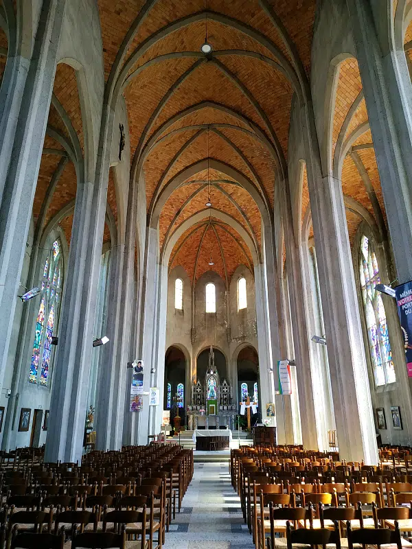 l'intérieur de l'église saint martin de masnières, dans le nord