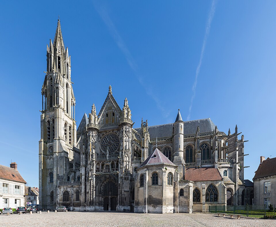 Senlis cathedral exterior picardy france diliff
