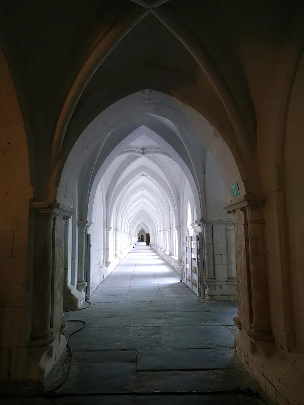 cloître de la chartreuse de neuville sous montreuil