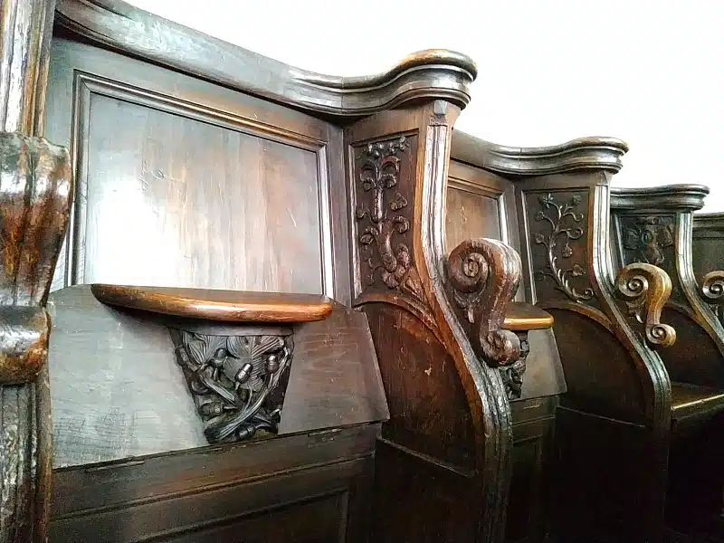 magnifiques stalles de l'église Saint Wulphy