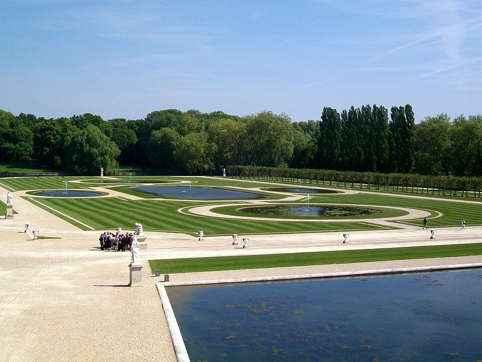 Château de chantilly jardin à la française parterres est