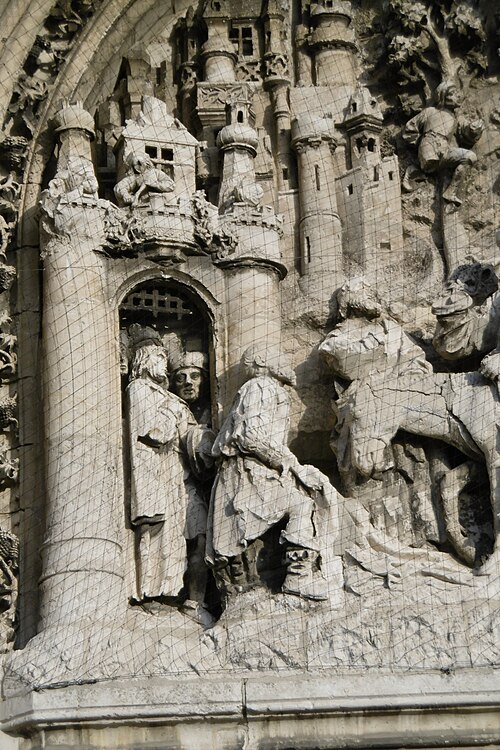 Corbie église notre dame de la neuville tympan sculpté les notables de jérusalem accueillant jésus 01