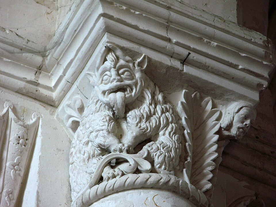 Lucheux église chapiteau roman monstre et tête d homme 1