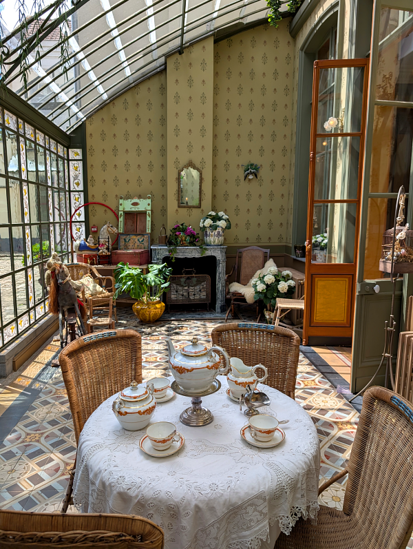 Le joli jardin d'hiver dans la maison natale de Charles de Gaulle